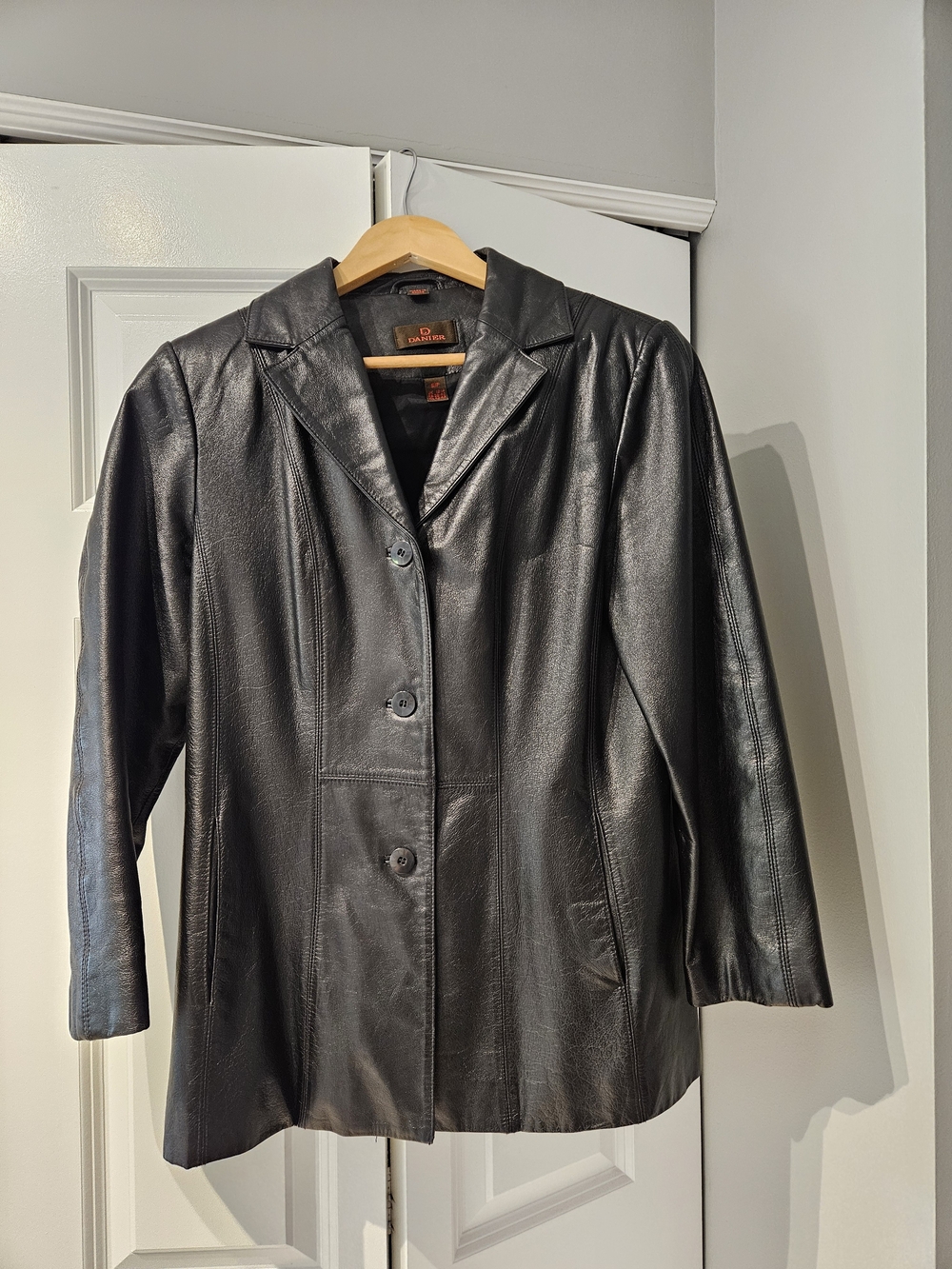 Danier Leather Women's Button-Front Blazer Jacket Black - Vintage